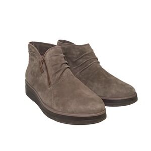 Clarks Unstructured Un Adorn Zip Taupe Suede Ruched Ankle Boots Womens 9M